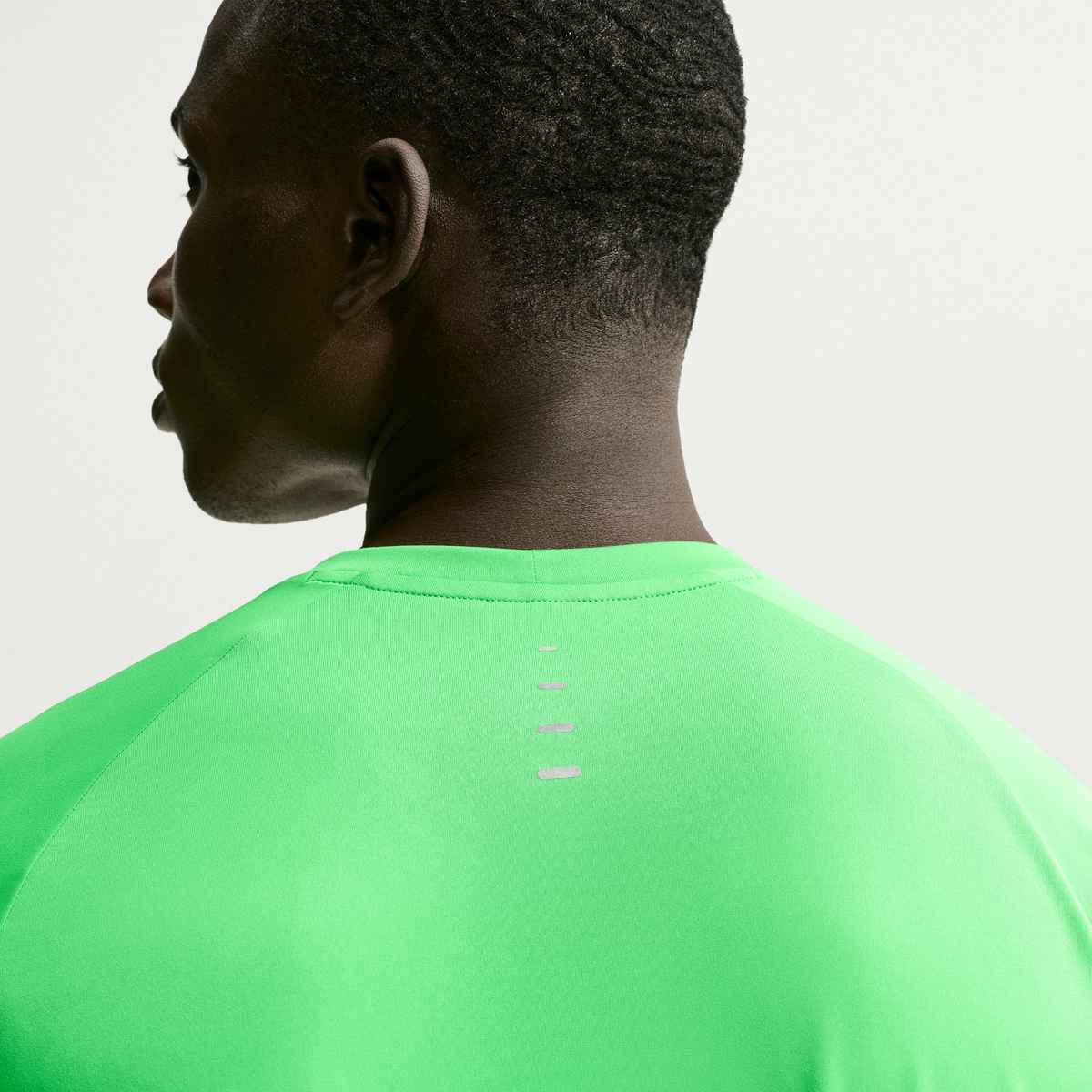 Nike Männer Stride Dri-FIT ADV Shorts-Sleeve Running Top