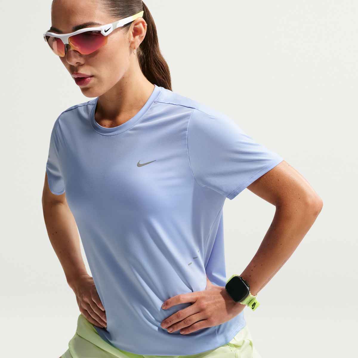 Nike Frauen Swift Dri-FIT Shorts-Sleeve Running Top