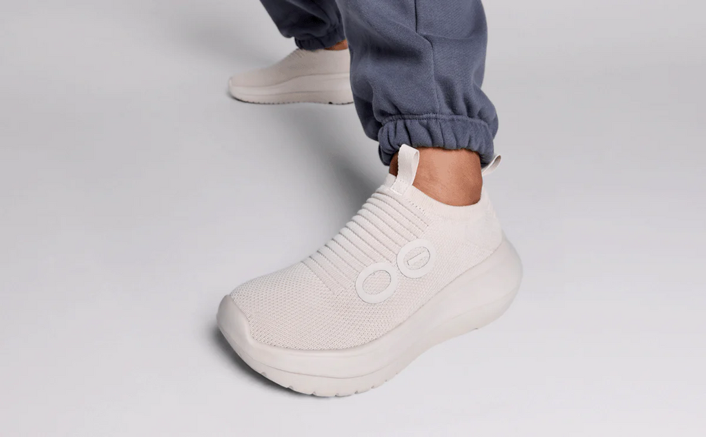 OOFOS Frauen OOmy Zen Schuh