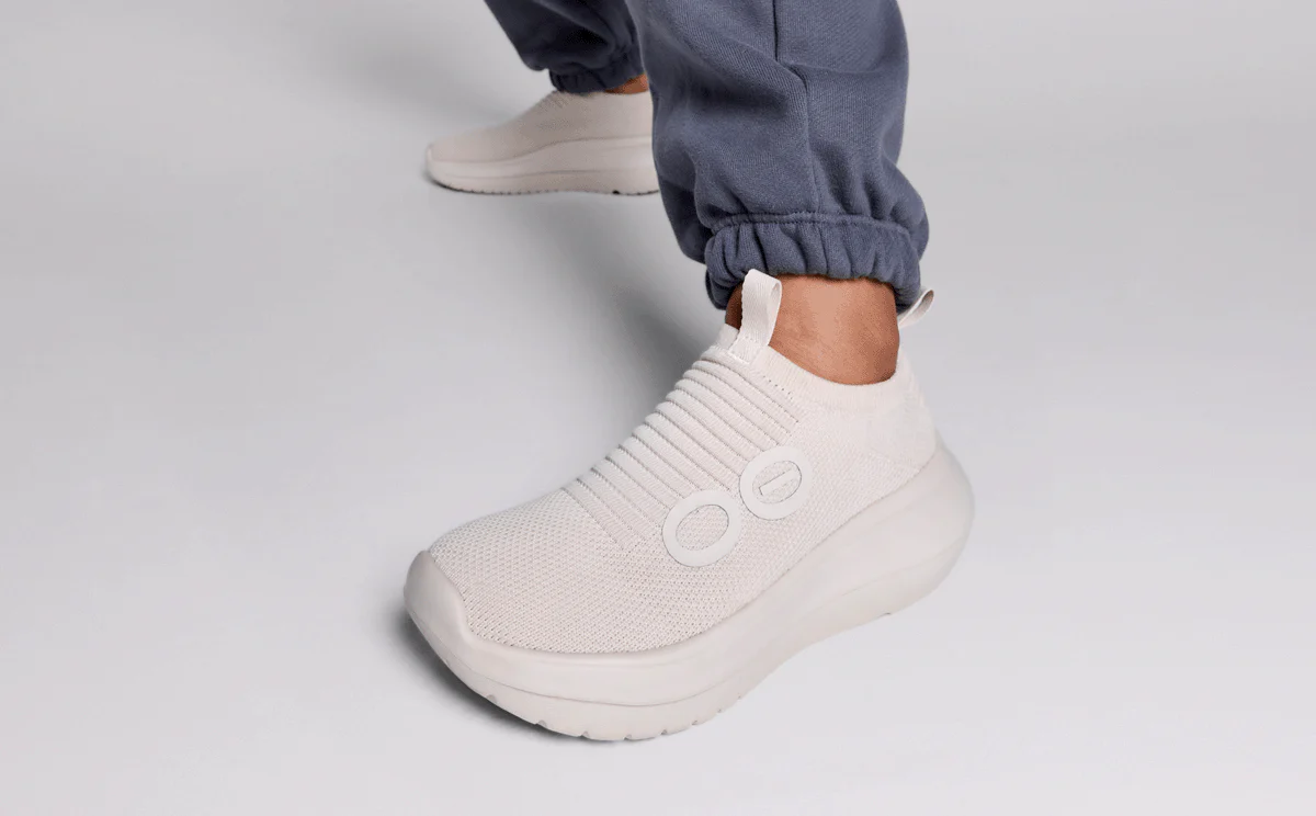 OOFOS Frauen OOmy Zen Schuh