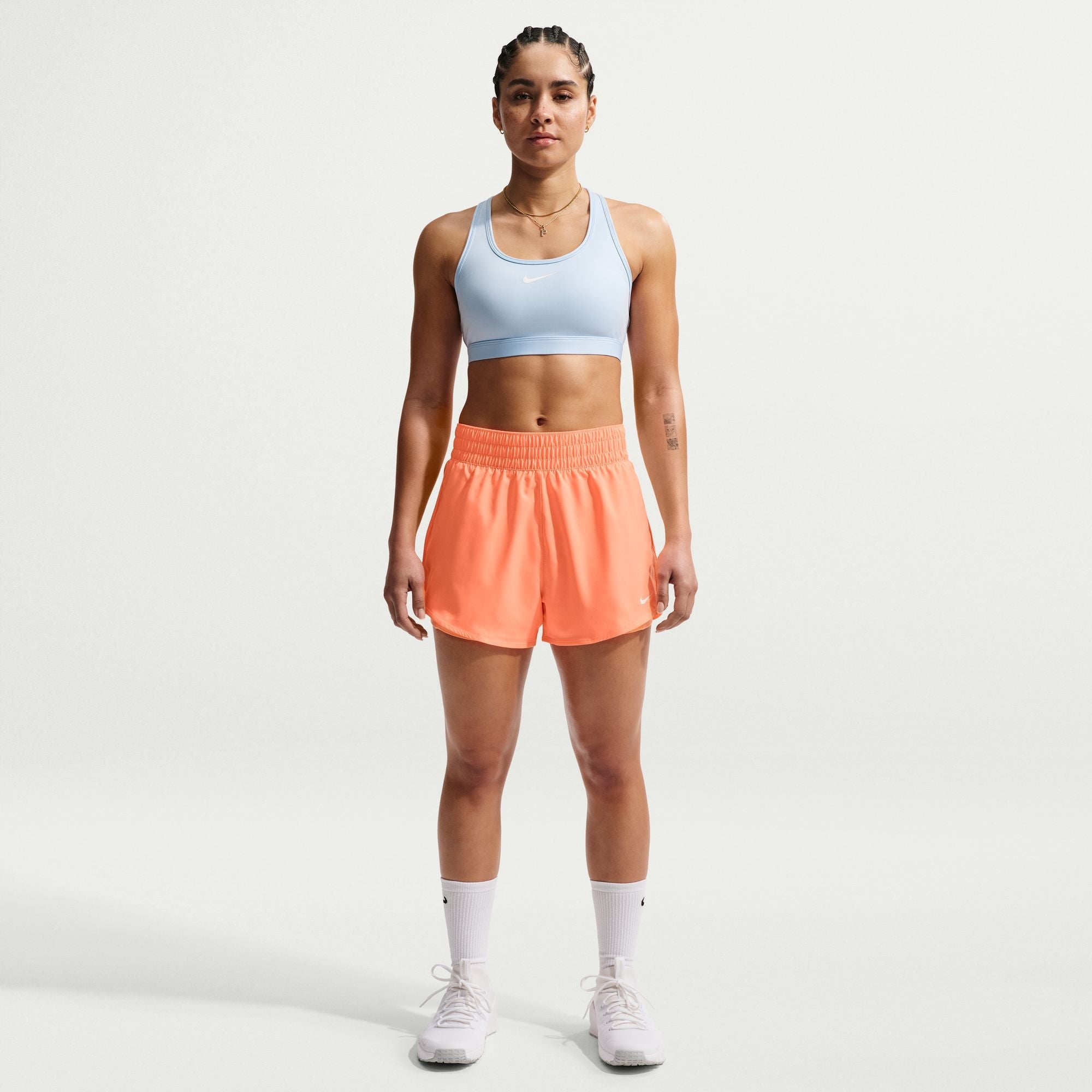 Nike Frauen Swoosh mittlerer Halt Sport-BH