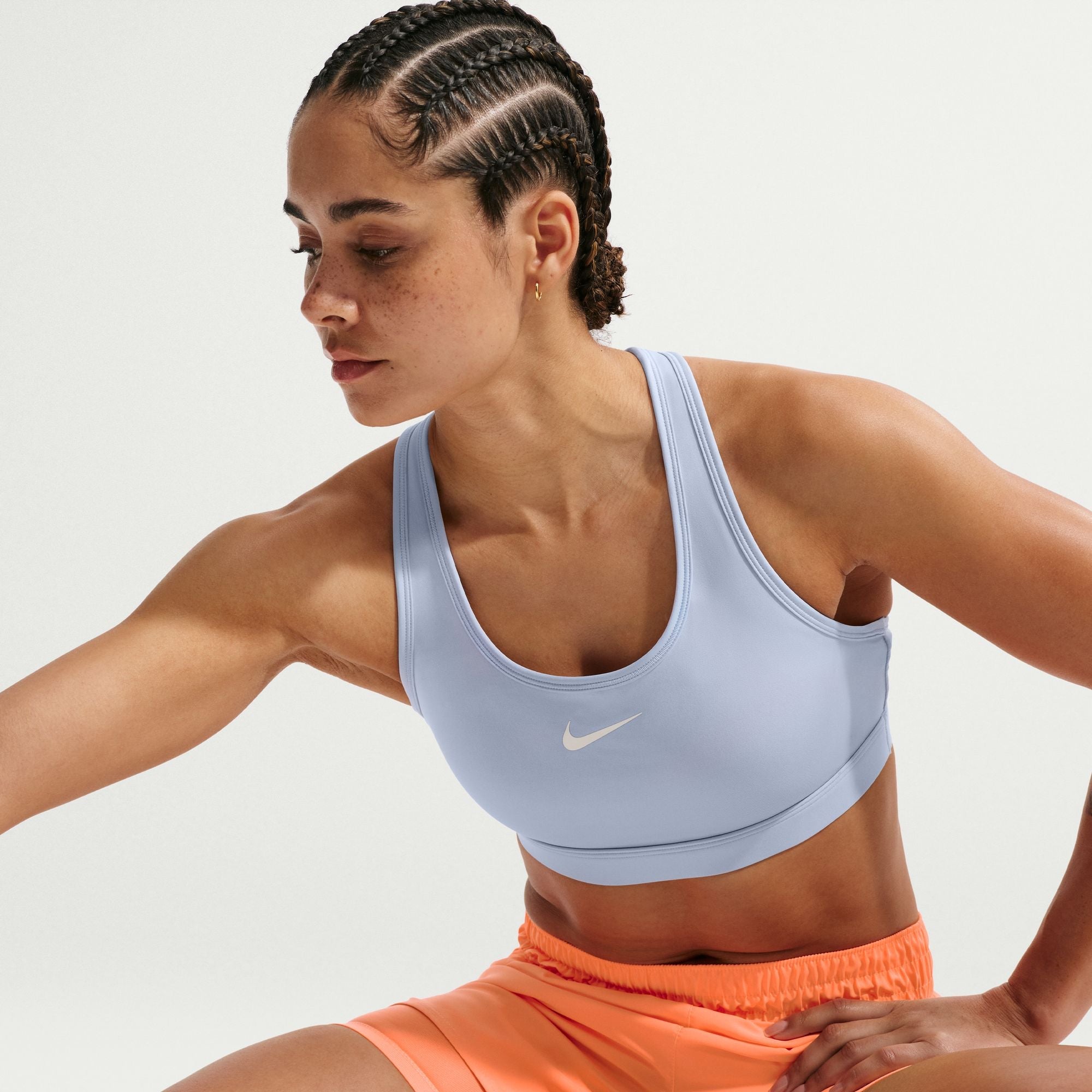 Nike Frauen Swoosh mittlerer Halt Sport-BH