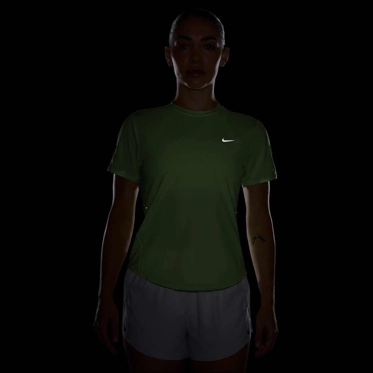Nike Frauen Swift Dri-FIT Shorts-Sleeve Running Top