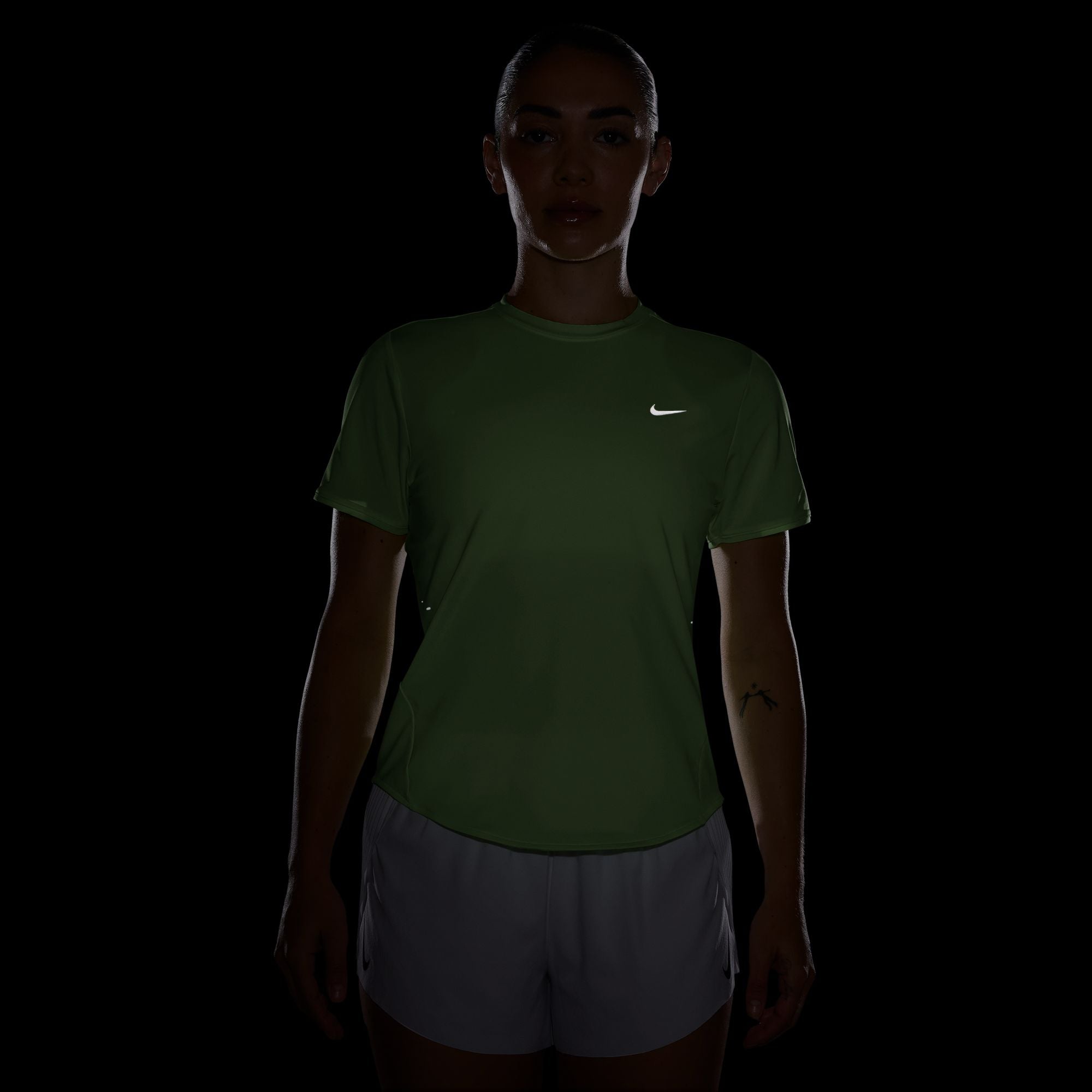 Nike Frauen Swift Dri-FIT Shorts-Sleeve Running Top