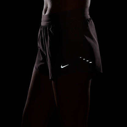 Nike Frauen Swift Dri-FIT Mid-Rise 2,5' Kurz-Lined Running Shorts