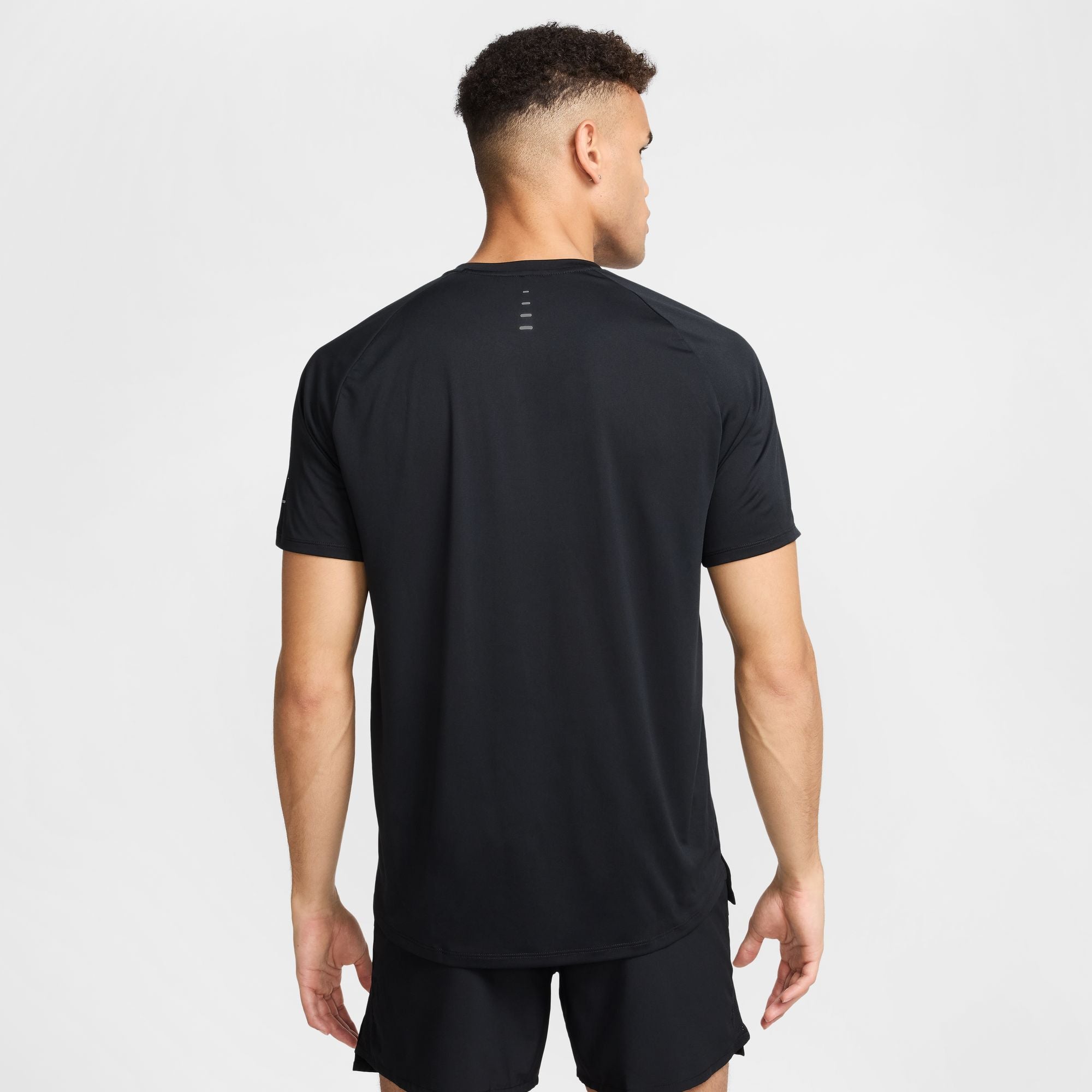 Nike Männer Stride Dri-FIT ADV Shorts-Sleeve Running Top