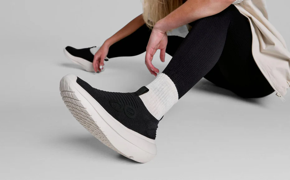 OOFOS Frauen OOmy Zen Schuh