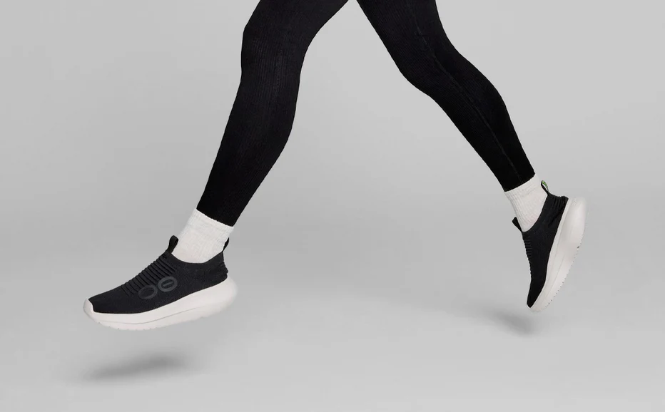 OOFOS Frauen OOmy Zen Schuh