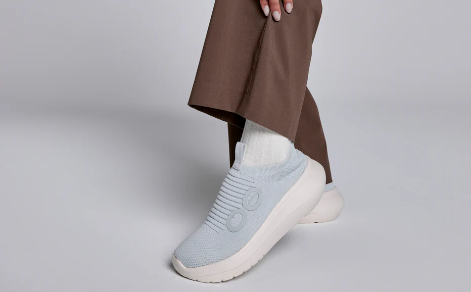 OOFOS Frauen OOmy Zen Schuh
