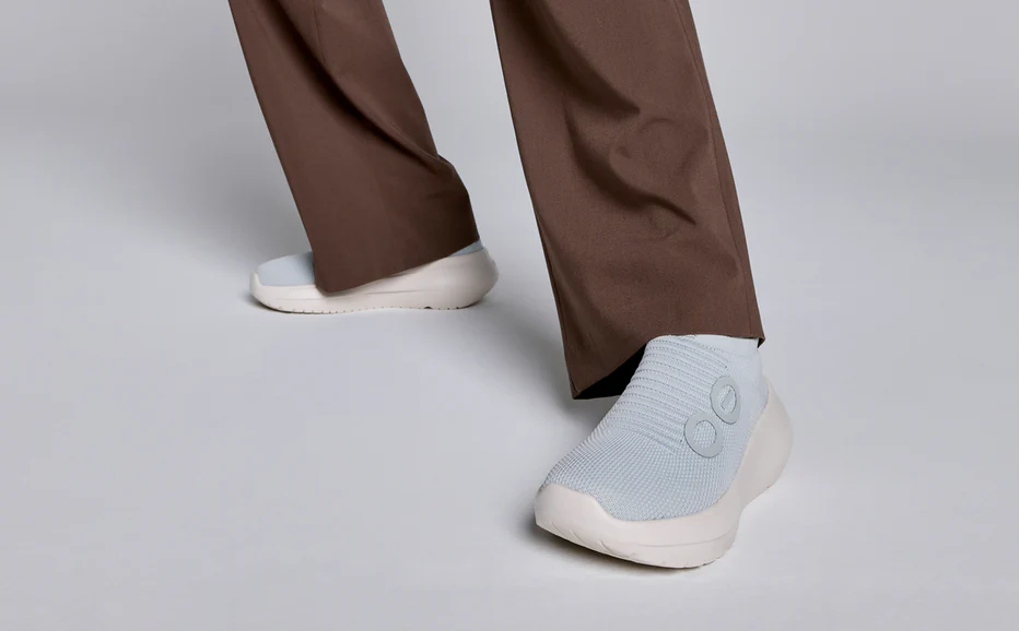OOFOS Frauen OOmy Zen Schuh