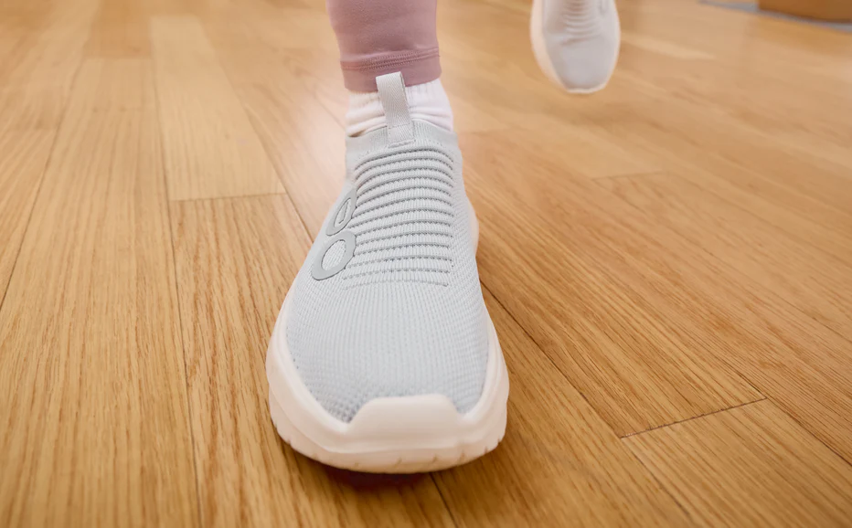 OOFOS Frauen OOmy Zen Schuh