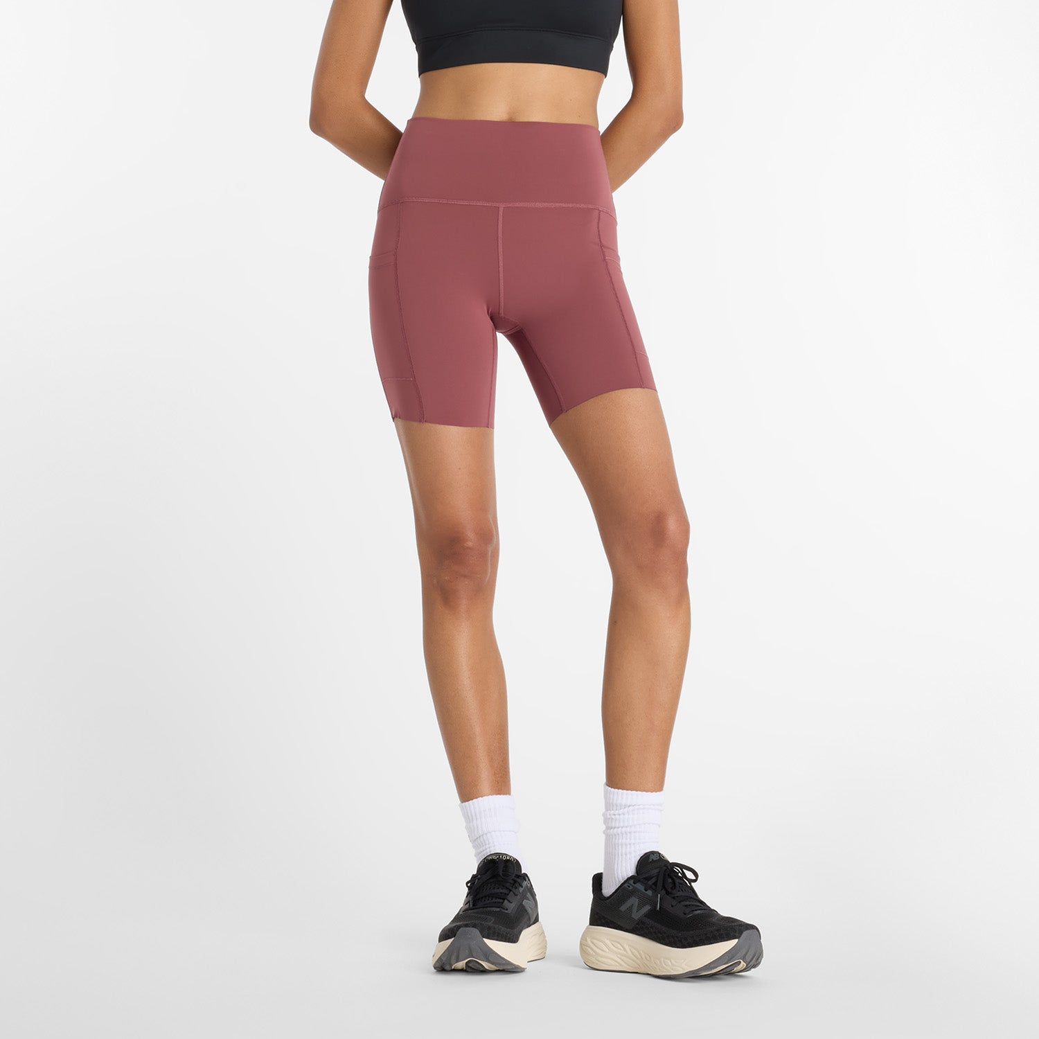 New Balance Frauen NB Sleek Pocket High Rise Shorts 6'