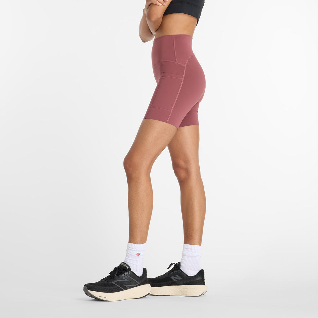 New Balance Frauen NB Sleek Pocket High Rise Shorts 6'