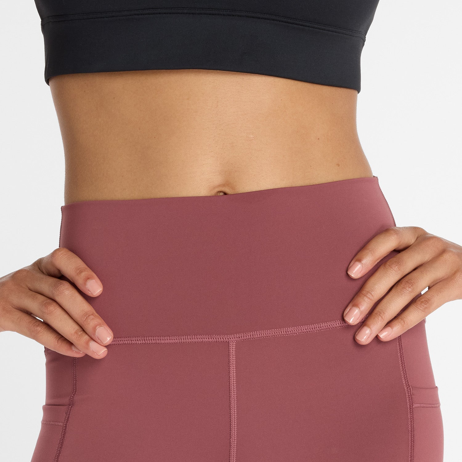 New Balance Frauen NB Sleek Pocket High Rise Shorts 6'